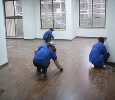 搬家后的開荒保潔時(shí)清潔劑的選擇